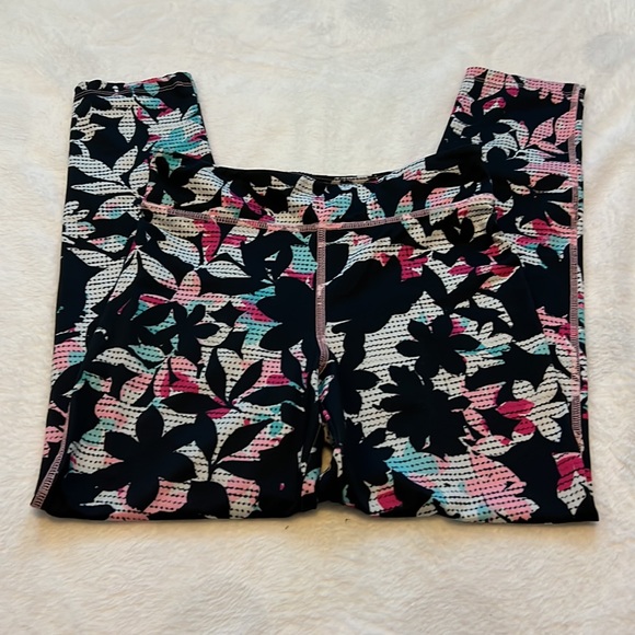 New Gap Fit Girls Large Workout Leggings - Picture 2 of 3